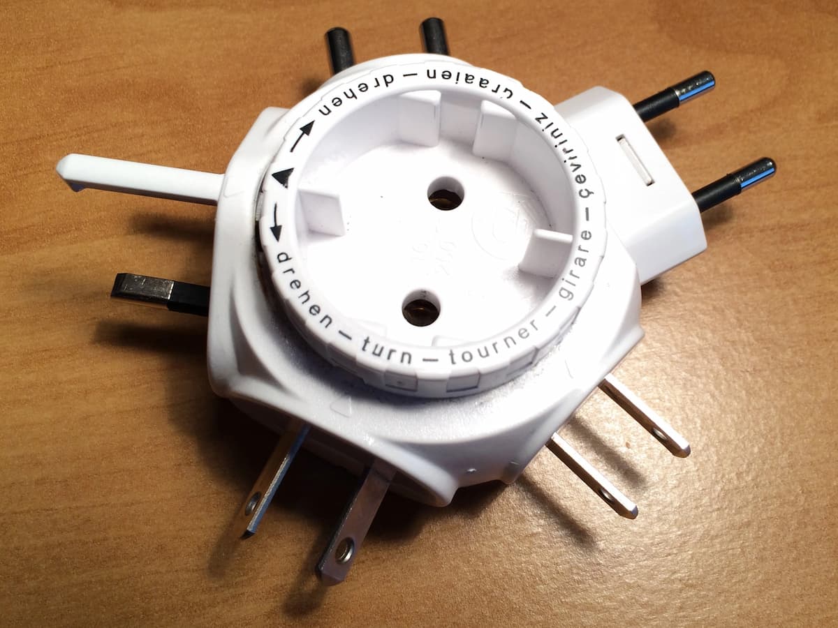 Adapter und Steckdosen