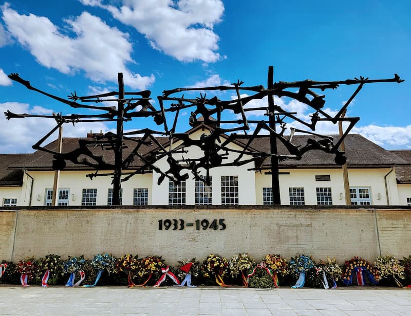 KZ-Gedenkstätte Dachau – Tagesausflug ab München mit dem Zug